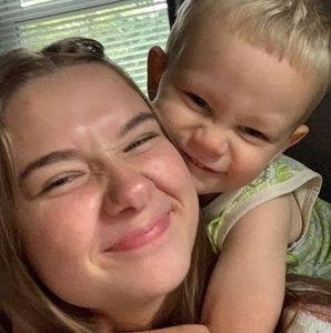 Meet your Posher, Laurie